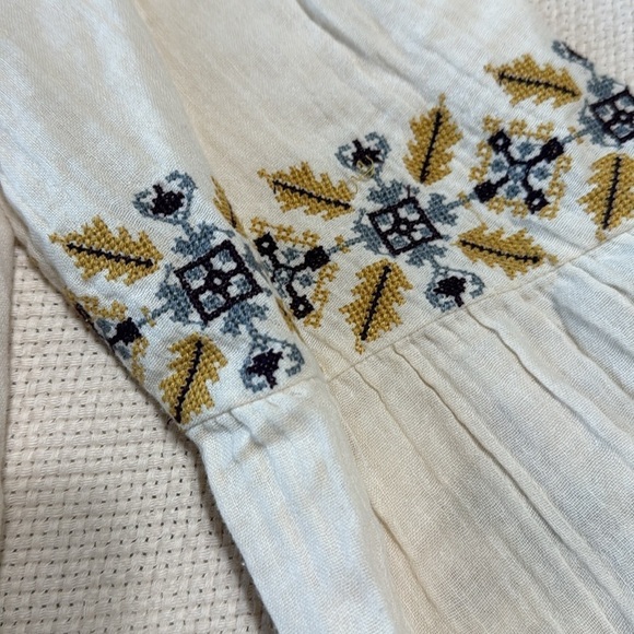 Lilla P Front Embroidered Gauze Top Boho Flowy V Neck Tassel Cream Flare Sleeve - Picture 5 of 9